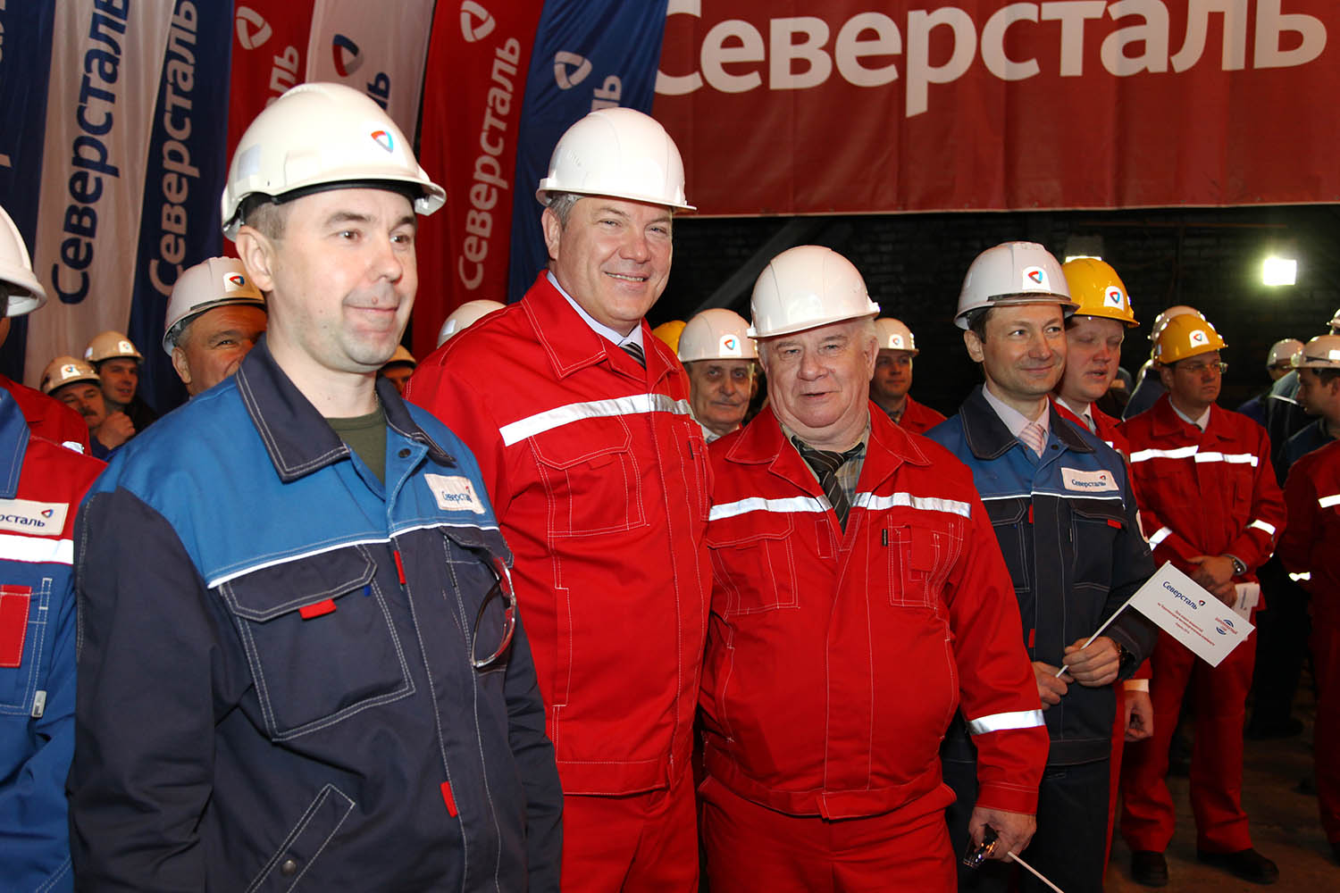 Рабочие северсталь. Работники северсталь череповец. Северсталь метиз волгоград. Рабочие северсталь. Северсталь фотобанк.