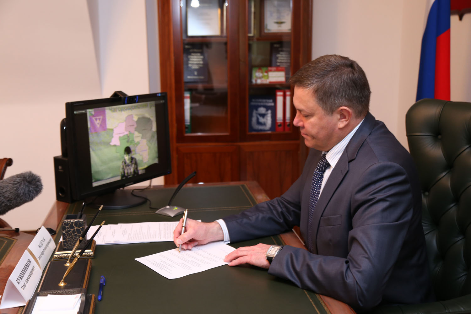 Телефон приемной губернатора края. Фото кабинета губернатором Вологодской области. Администрация губернатора Вологодской области видео.