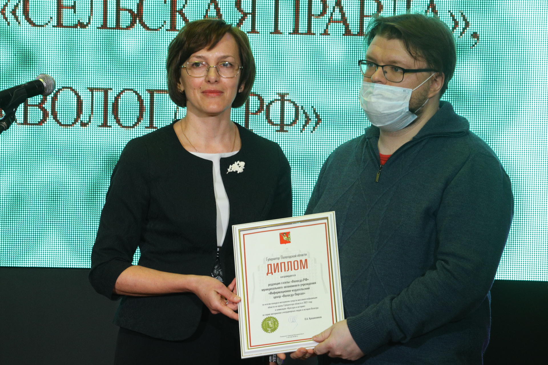 Акулы пера журналисты