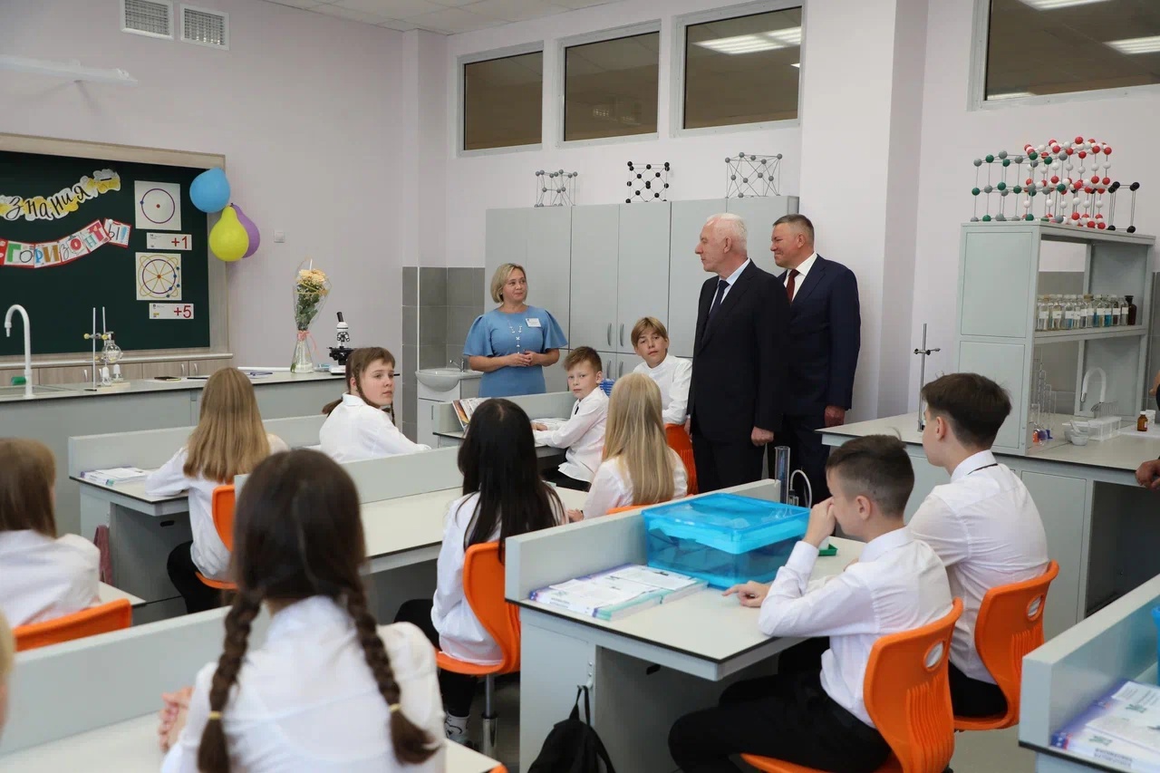 37 школа вологда 10 класс. Директор 30 школы вологда. 37 школа вологда 10 класс. Уроки в 6 классе. 31 школа вологда.